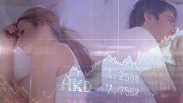 Animación Estadísticas Procesamiento Datos Financieros Sobre Pareja Preocupada Martillo Subastador — Vídeo de stock