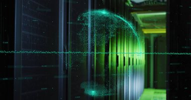 Bilgisayar sunucusunun yeşil ışıkları üzerinde veri işleme ve küre resmi. dijital arayüz, bulut hesaplama konsepti ve teknoloji konsepti dijital olarak oluşturulmuş görüntü.