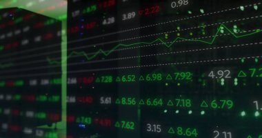 Bilgisayar sunucularının yeşil ışıkları üzerinden istatistik ve veri işleme resmi. veri işleme, bulut hesaplama konsepti ve teknoloji konsepti dijital olarak oluşturulmuş görüntü.