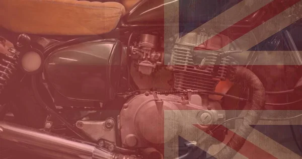 Kétkerekű Jármű Motorjának Többszöri Expozíciója Union Jack Zászlóval Digitális Kompozit — Stock Fotó
