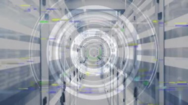 Bilgisayar sunucularıyla teknoloji odasında yapılan tarama ve veri işleme animasyonları. küresel bağlantılar, veri işleme ve dijital arayüz konsepti dijital olarak oluşturulmuş video.