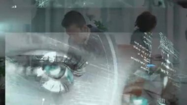 Veri işlemenin animasyonu ve iş adamı ve 3D şehir manzarası çizimi üzerindeki bağlantı ağı. küresel veri işleme, dijital arayüz ve dijital olarak oluşturulmuş video konsepti.