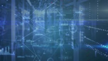 Bilgisayar sunucularıyla teknoloji odasında ikonlar ve veri işleme ağlarının animasyonu. küresel veri işleme, bağlantılar ve dijital arayüz konsepti dijital olarak oluşturulmuş video.