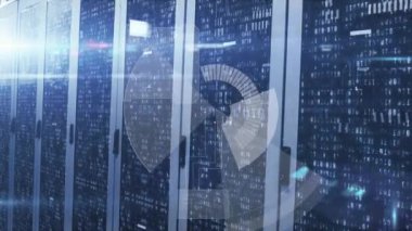 Bilgisayar sunucularıyla teknoloji odasında yapılan tarama ve veri işleme animasyonları. küresel bağlantılar, veri işleme ve dijital arayüz konsepti dijital olarak oluşturulmuş video.