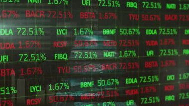 Ekranlardaki istatistik ve veri işleme animasyonları. küresel iş, veri işleme, dijital arayüz ve bağlantılar konsepti dijital olarak oluşturulmuş video.