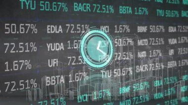 Saatin animasyonu ve şehir manzarası üzerinde ilerleyen veri işlemesi. küresel bağlantılar ve veri işleme konsepti dijital olarak oluşturulmuş video.