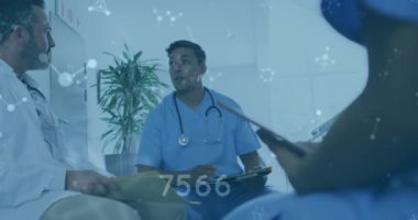 Erkek doktorlar üzerinde değişen sayılar ve moleküllerin animasyonu. tıp ve sağlık hizmetleri kavramı dijital olarak üretilen video.