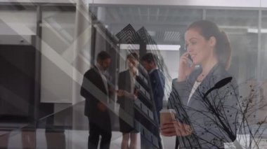 Modern ofiste konuşan iş adamlarının ofis binasının animasyonu. iş, finans ve ağ konsepti dijital olarak oluşturulmuş video.