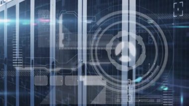 Bilgisayar sunucularıyla teknoloji odasında yapılan tarama ve veri işleme animasyonları. küresel veri işleme, bağlantılar ve dijital arayüz konsepti dijital olarak oluşturulmuş video.