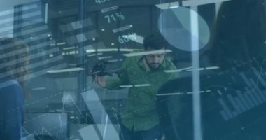 İHA 'yı görevde tutan iş adamlarının mali istatistiklerinin canlandırılması. finans, iş ve işyeri konsepti dijital olarak oluşturulmuş video.