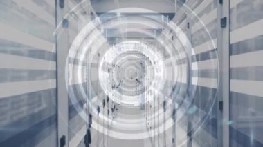 Bilgisayar sunucularıyla teknoloji odasında yapılan tarama ve veri işleme animasyonları. küresel veri işleme, bağlantılar ve dijital arayüz konsepti dijital olarak oluşturulmuş video.