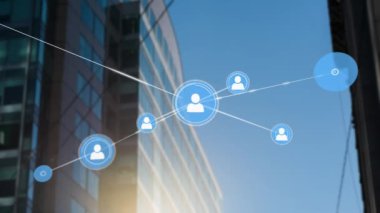 Modern ofis binaları üzerinde insanlarla olan bağların animasyonu. küresel bağlantılar, iş ve finans kavramı dijital olarak oluşturulmuş video.