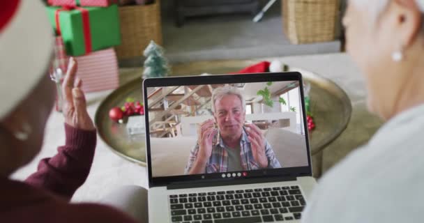 Diversos Velhos Amigos Sexo Feminino Usando Laptop Para Chamada Vídeo — Vídeo de Stock