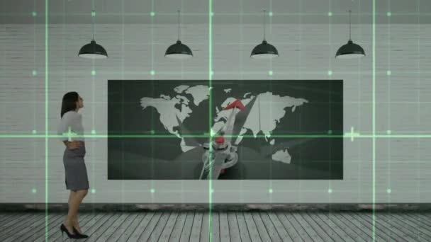 Animace Zpracování Dat Přes Businesswoman Pomocí Interaktivní Obrazovky Mapou Světa — Stock video