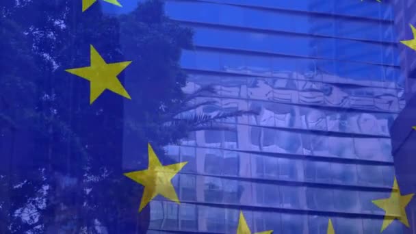 Animación Bandera Unión Europea Sobre Árboles Edificios Gran Altura Ciudad — Vídeos de Stock