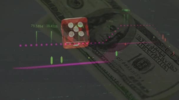 サイコロや米ドル紙幣を背景にした金融データ処理のアニメーション ビジネス ギャンブルの概念をデジタルで生成し — ストック動画