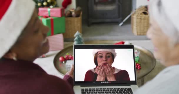 Různé Senioři Přátelé Pomocí Notebooku Pro Vánoční Video Hovor Šťastnou — Stock video