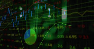 Bilgisayar sunucularının yeşil ışıkları üzerinden istatistik ve veri işleme resmi. veri işleme, bulut hesaplama konsepti ve teknoloji konsepti dijital olarak oluşturulmuş görüntü.