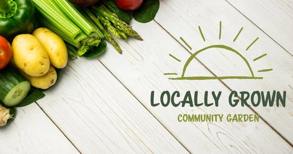 Hochwinkelblick Auf Frisches Gemüse Durch Lokal Angebautes Gemeinschaftsgartensymbol Auf Holztisch — Stockfoto