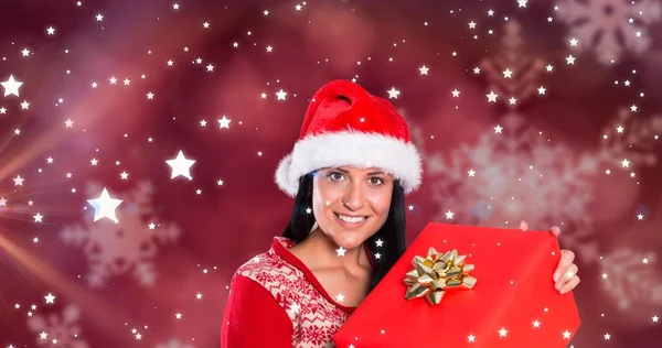 Imagen Compuesta Mujer Feliz Con Regalo Navidad Sobre Fondo Estrellado — Foto de Stock