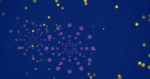 Зображення Вибухів Фіолетового Феєрверку Жовтих Плям Світла Боке Синьому Фоні — стокове фото