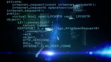 Parlak mavi ışıklar üzerinde dijital veri işleme animasyonu. küresel veri işleme ve dijital arayüz konsepti dijital olarak oluşturulmuş video.