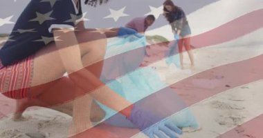 Amerika Birleşik Devletleri bayrağının sahile geri dönüşüm yapan insanlar üzerindeki canlandırması. Amerikan tarihi, vatanseverlik ve bağımsızlık kavramı dijital olarak oluşturulmuş video.