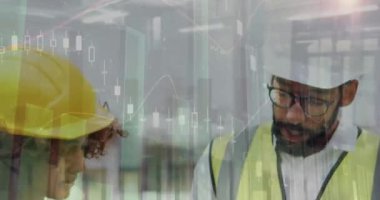 İnşaat alanında planları olan kadın mimarın istatistiksel işlemlerinin animasyonu. iş, geliştirme ve üretkenlik kavramı dijital olarak oluşturulmuş video.