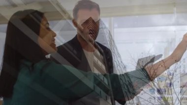 Modern ofiste konuşan iş adamlarının ofis binasının animasyonu. iş, finans ve ağ konsepti dijital olarak oluşturulmuş video.