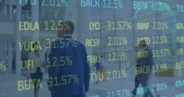 İş adamları üzerinde istatistik ve veri işleme animasyonu. küresel bağlantılar, iş ve finans kavramı dijital olarak oluşturulmuş video.