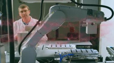Robot ve tabletle erkek bilim adamının üzerinde dönen DNA ipliğinin animasyonu. küresel bilim, araştırma ve veri işleme kavramı dijital olarak oluşturulmuş video.