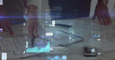 Toplantıdaki iş adamları üzerinde istatistik ve mali veri işleme animasyonu. küresel iş, bağlantılar ve veri işleme kavramı dijital olarak oluşturulmuş video.