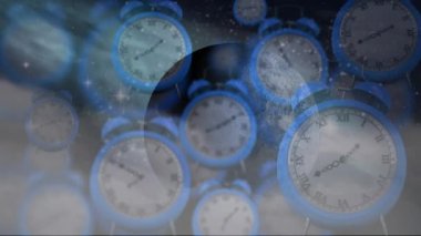 Güneş sisteminin animasyonu, Dünya gezegeni ve uzay saatlerin üzerinde işliyor. küresel alan, çevre ve zaman kavramı dijital olarak oluşturulmuş video.