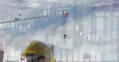 İnşaat alanında planları olan kadın mimarın istatistiksel işlemlerinin animasyonu. iş, geliştirme ve üretkenlik kavramı dijital olarak oluşturulmuş video.