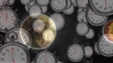 Güneş sistemlerinin, gezegenlerin ve saatlerin üzerindeki uzayın animasyonu. küresel alan, çevre ve zaman kavramı dijital olarak oluşturulmuş video.