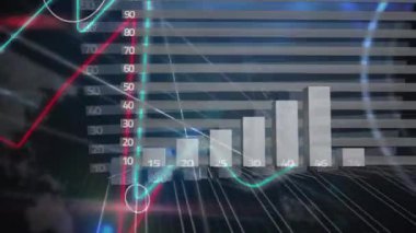 Dünya haritası üzerinde ok ve veri işleme istatistiklerinin animasyonu. küresel iş, veri işleme, dijital arayüz ve bağlantılar konsepti dijital olarak oluşturulmuş video.