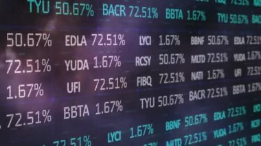 Gökyüzünde bulutlarla işlenen finansal verilerin animasyonu. küresel veri işleme ve dijital arayüz konsepti dijital olarak oluşturulmuş video.