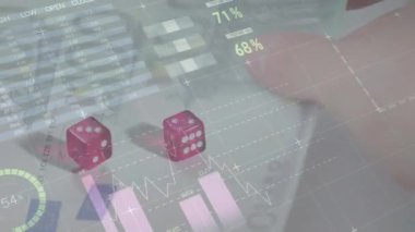 Arka planda iki zar ve avro para birimleri üzerinde mali veri işleme animasyonu. iş, finans ve kumar konsepti dijital olarak üretilen video.
