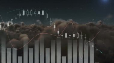 Gökyüzünde bulutlarla işlenen istatistiklerin animasyonu. küresel veri işleme ve dijital arayüz konsepti dijital olarak oluşturulmuş video.
