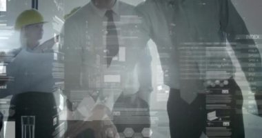 Toplantı planları olan mimarların istatistik ve finansal veri işleme animasyonları. mimari, iş ve veri işleme kavramı dijital olarak oluşturulmuş video.