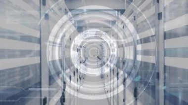 Bilgisayar sunucularıyla teknoloji odasında yapılan tarama ve veri işleme animasyonları. küresel veri işleme, bağlantılar ve dijital arayüz konsepti dijital olarak oluşturulmuş video.