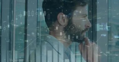 İş adamı istatistiklerinin ve veri işlemenin animasyonu. küresel bağlantılar, iş ve finans kavramı dijital olarak oluşturulmuş video.