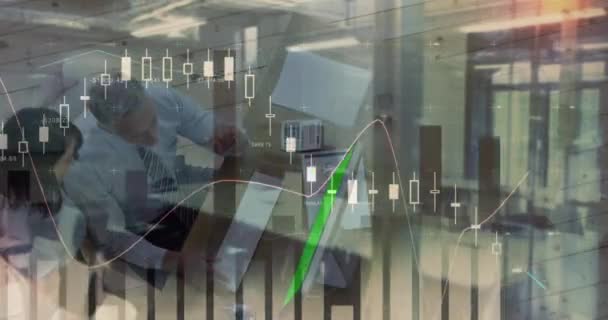 Animace Statistik Zpracování Finančních Údajů Nad Podnikateli Při Setkávání Globální — Stock video
