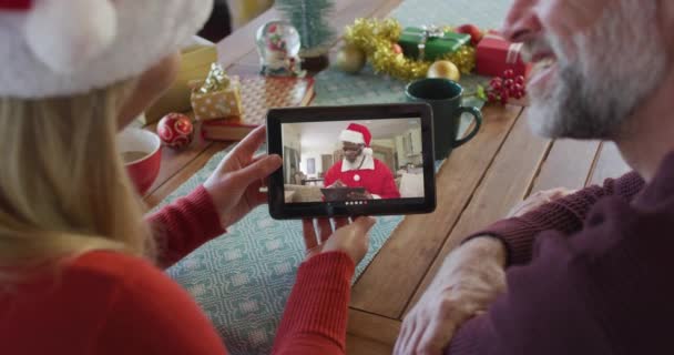 Caucasian Couple Santa Hats Using Tablet Christmas Video Call Santa — Stock Video