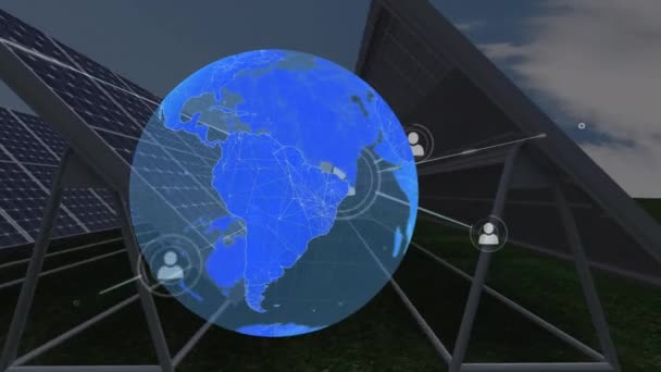 Анимирование Земного Шара Подключениями Людьми Над Солнечными Панелями Сельской Местности — стоковое видео