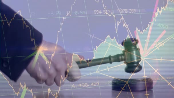 Animace Statistiky Zpracování Finančních Údajů Přes Kladivo Dražebníka Globální Koncepce — Stock video