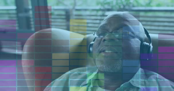Animation Mètre Carré Audio Dessus Homme Afro Américain Sénior Relaxant — Video