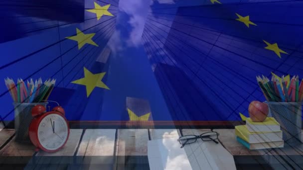 Animação Bandeira União Europeia Sobre Com Edifícios Altos Escrivaninha Escola — Vídeo de Stock