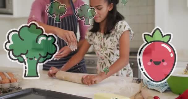 Animación Verduras Sonrientes Sobre Feliz Madre Birracial Hija Cocinando Casa — Vídeo de stock