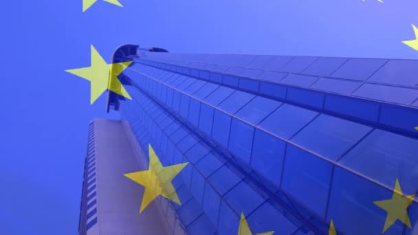 Animación Bandera Unión Europea Sobre Edificios Gran Altura Ciudad Moderna — Vídeo de stock